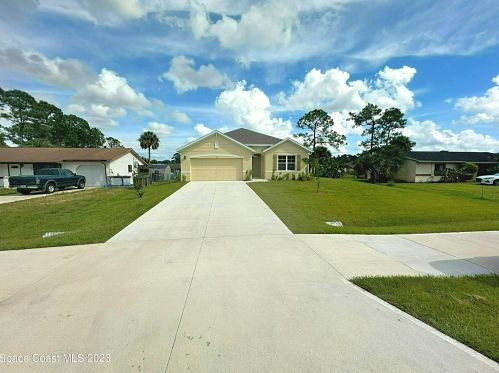 1607 Jupiter Blvd, Melbourne, FL 32907-2722