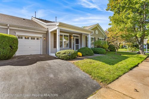 86 Greenlawns Dr, Lakewood, NJ 08701-7354