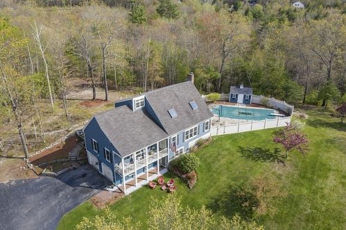 8 Jonathan Ln, Townsend, MA 01474-1140