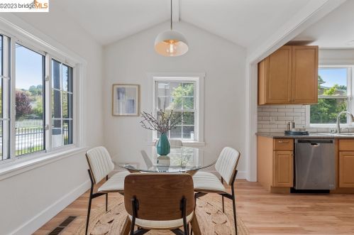 4375 Fleming Ave, Oakland, CA 94619-2529