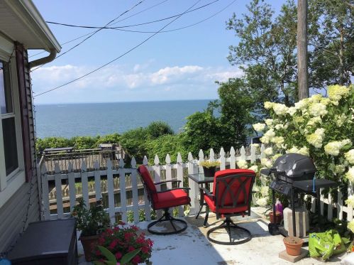38 Thomas Rd, Scotts Beach, NY 11789-1243