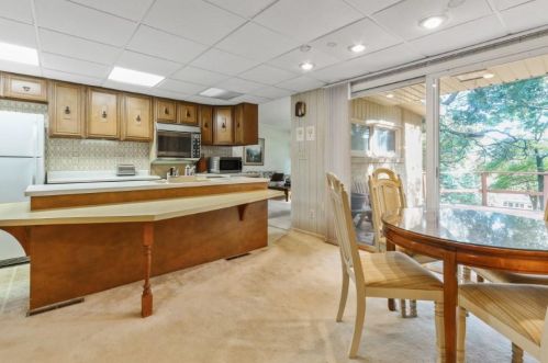 1750 Summit Dr, Lake Geneva WI  53147-1638 exterior