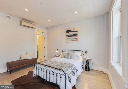 2119 1st St, Washington DC  20001-1004 exterior