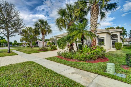 2280 Egret Cove Dr, West Palm Beach, FL 33411-1827