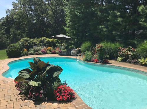 6 Deerland Dr, East Quogue NY  11942-3604 exterior
