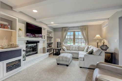 13190 Scarborough Dr, Waukesha WI  53151-6122 exterior