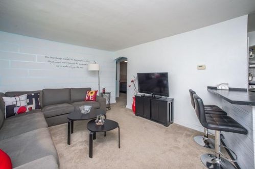 140 Glencoe Dr, Pittsburgh, PA 15122-2622
