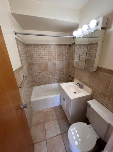 155 34th St, New York NY 10016-4766 exterior