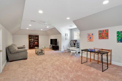 109 Peria Dr, Rocky Hill CT  06067-1741 exterior