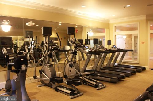 136 Cornerstone Dr, Newtown Square PA  19073-4048 exterior