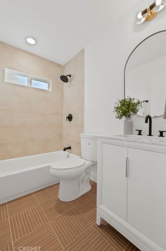 6554 Colbath Ave, Van Nuys CA  91401-1503 exterior