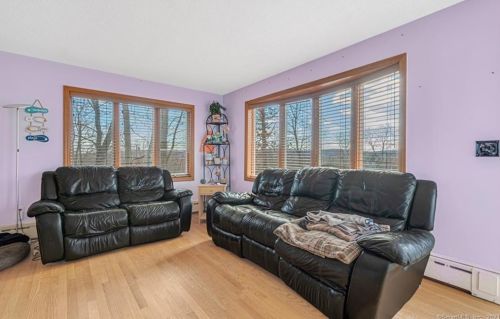 22 Mapleridge Dr, Waterbury, CT 06705-3622