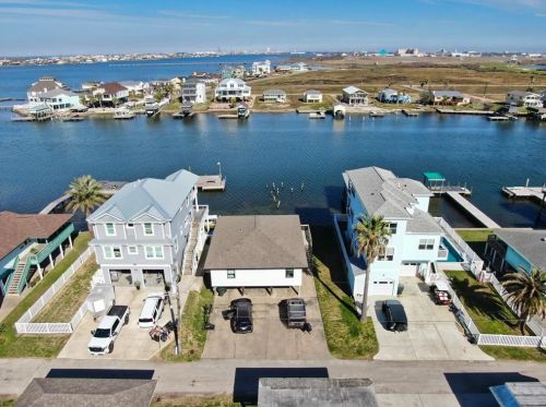 1214 Skipper Dr, Galveston TX  77554-6346 exterior