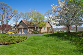 8 Osprey Hill Dr, Newburgh, NY 12550-1337