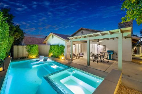 51915 Avenida Alvarado, La Quinta CA  92253-3190 exterior