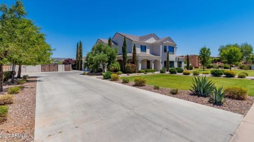 2710 Cattle Dr, Gilbert AZ  85297-8116 exterior