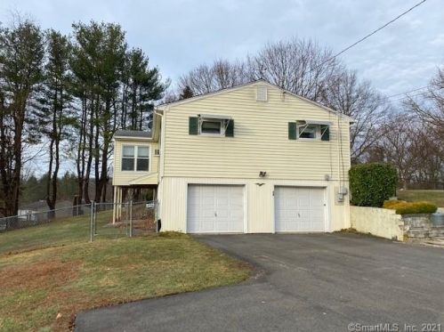 34 Robert Ln, Wallingford CT  06492-4317 exterior