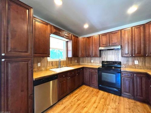 3280 10th Ave, Naples, FL 34120-5109