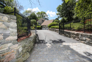 235 Ridgebury Rd, Ridgefield, CT 06877-1410