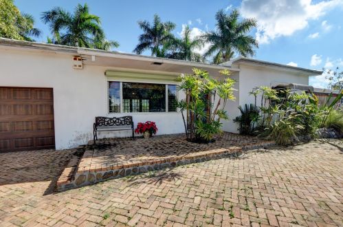 725 4 Ave, Delray Beach FL  33483-4528 exterior