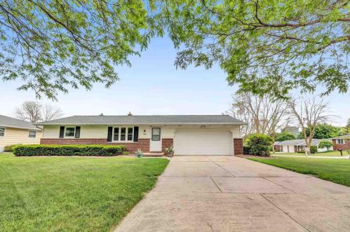 1749 Locust St, Green Bay, WI 54304-3172
