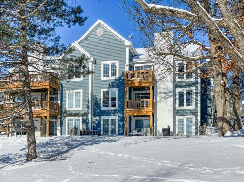1093 Lakeland Dr, Lake Geneva WI  53147-5017 exterior