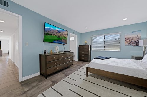 16 Palomas Dr, Rancho Mirage CA  92270-4747 exterior