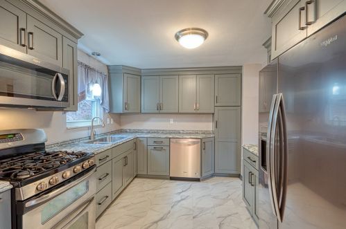 127 Old Barn Dr, Verona, PA 15147-2613