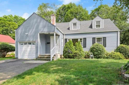 64 Hooker Rd, Bridgeport, CT 06610-1316