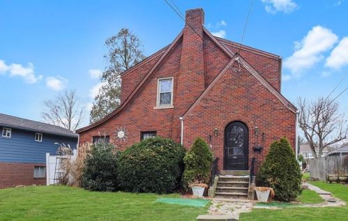 730 6th Ave, Beaver Falls, PA 15010-4524