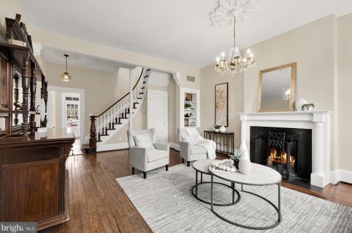 16 8th St, Washington, DC 20003-1326