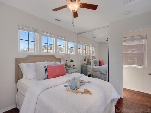 4729 Pescadero Ave, San Diego CA 92107-3541 exterior