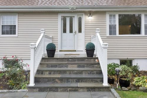 78 Overlook Dr, Mahopac, NY 10541-3667