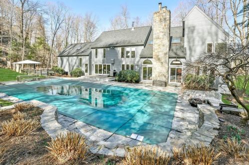 97 Haights Cross Rd, Chappaqua, NY 10514-2910
