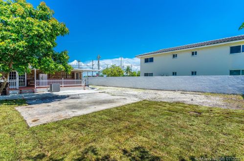 2259 5th Ave, Hialeah FL  33010-2104 exterior