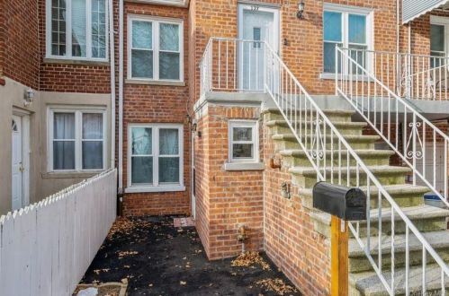 137 Meagher Ave, Bronx, NY 10465-3401