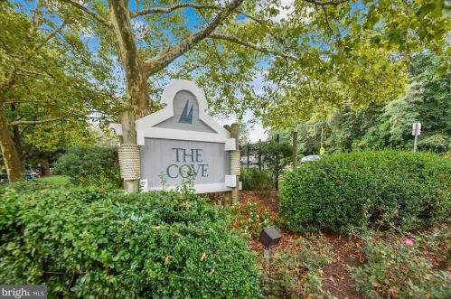 7604 Lakeside Village Dr, Falls Church VA  22042-7543 exterior