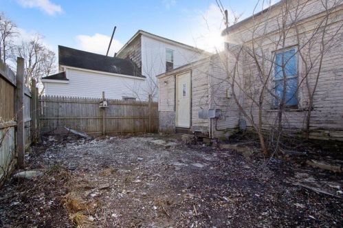 228 Oakland Sq, Bellefontaine OH  43311-2143 exterior