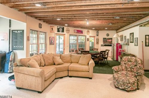 9 Crisman Rd, Columbia NJ  07832-2710 exterior