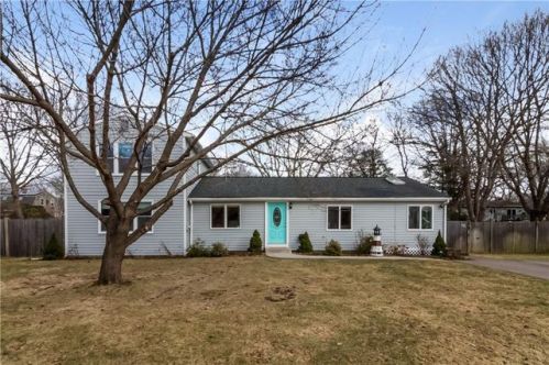 17 Wayland Trl, South Kingstown RI  02882-2739 exterior