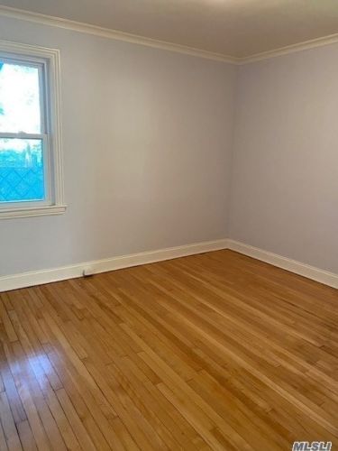 49 Gladys St, North Lindenhurst NY  11757-1202 exterior