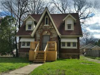 599 Sunset View Dr, Akron, OH 44320-2064