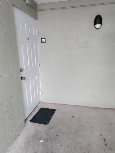 17320 67th Pl, Hialeah, FL 33015-5839