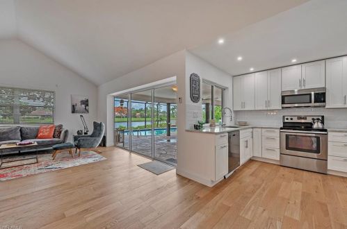 251 Torrey Pines Pt, Naples, FL 34113-7541