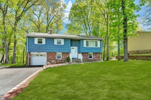 204 Buena Vista Dr, Skyline Lakes, NJ 07456-2027