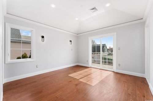 260-14 83rd Ave, Floral Park NY  11004-1604 exterior