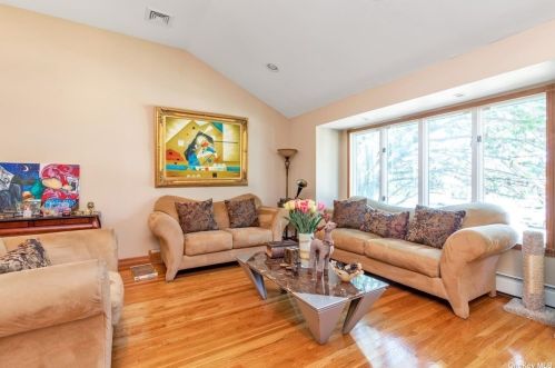2719 Navy Ct, North Bellmore, NY 11710-4840