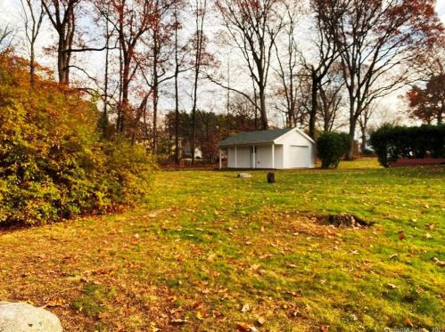 90 Pineridge Dr, Waterbury CT  06716-3134 exterior