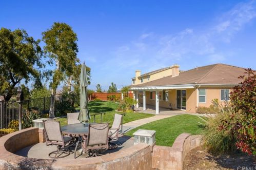17089 Bluff Vista Ct, Riverside CA 92503-8715 exterior