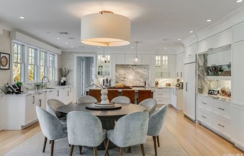 66 Wheatley Rd, Westbury NY  11568-1212 exterior